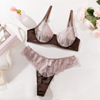Ensemble deux pièces de lingerie sexy en dentelle colorblock et résille, string et tanga.